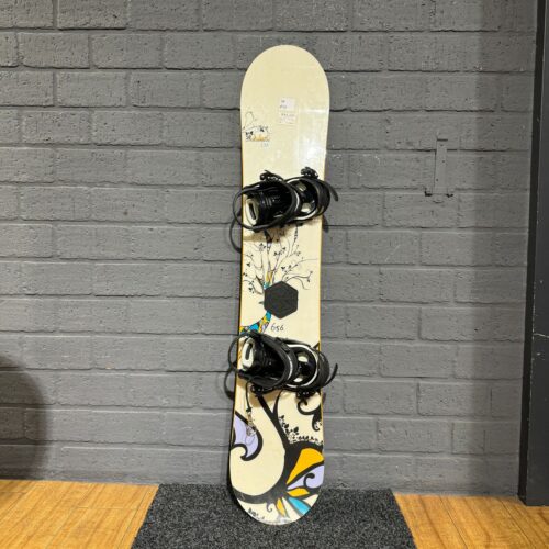 0185.21.0001-01_1 Salomon Lotus inclusief binding Tweedehands Snowboard Dames 138